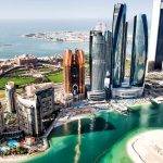 السياحة الشاطئية في الإمارات للمغاربة: شمس دافئة ورمال ذهبية